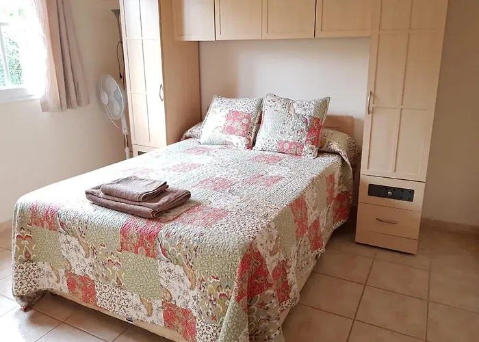 Dwarika, Away From - Private Heated Pool كاليتا ذي فوستي