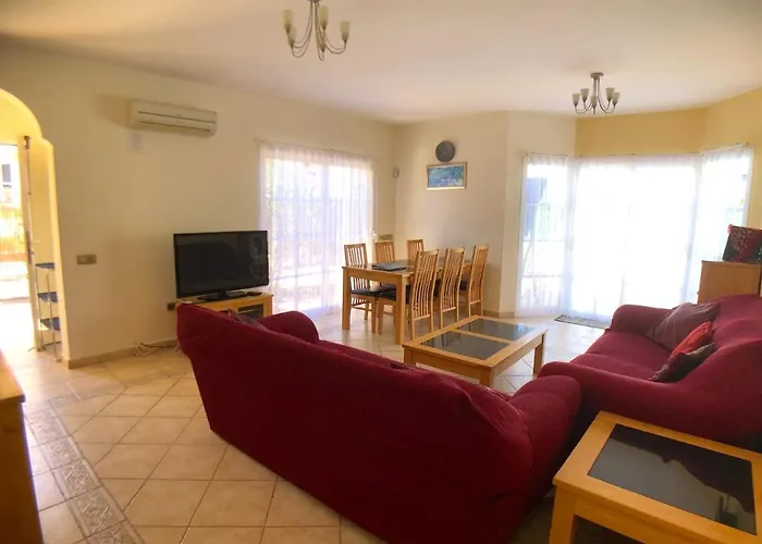 فيلة Dwarika, Away From - Private Heated Pool *